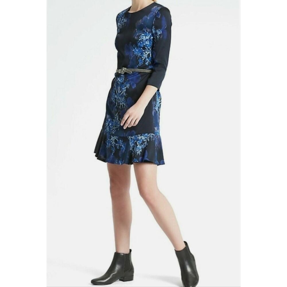 BANANA REPUBLIC Sz 8 FLORAL PRINT 3/4 SLEEVE FIT & FLARE DRESS BLUE